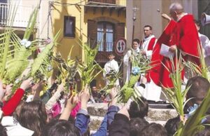 BENEDIZIONE DI PALME E RAMOSCELLI D’ULIVO PER FARE MEMORIA DELL’INGRESSO TRIONFALE DI GESÙ domenica delle palme
