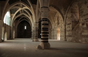 SIRACUSA, “PASSI” DI ALFREDO PIRRI È L’INSTALLAZIONE ALLESTITA NEL CASTELLO MANIACE alfredo pirri