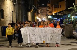 UN PARTECIPATO CORTEO IERI A CANICATTÌ CONTRO LA MICROCRIMINALITÀ Un partecipato corteo