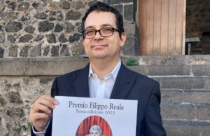 FIOCCANO I SUCCESSI PER LO SCRITTORE E LETTERATO SICILIANO FEDERICO BIANCA bianca
