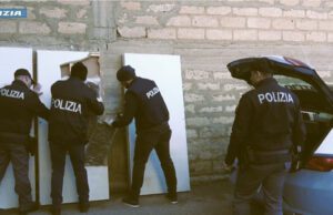 A NISCEMI LA POLIZIA DI STATO ARRESTA PER DROGA TRE UOMINI polizia
