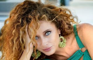 DELIA, VALENTINA PERSIA E LO SHOW A CARNEVALE Valeria Persia