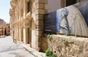 A CALTANISSETTA LA MOSTRA “POLVERE – UN VIAGGIO SENTIMENTALE NEI CIMITERI…” cimiteri