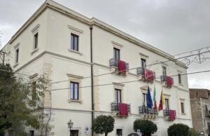 A SANTA CATERINA VILLARMOSA INIZIATIVA PER RICORDARE I SETTE MORTI PER COVID-19 santa caterina