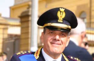 CALTANISSETTA, IN PENSIONE IL POLIZIOTTO SALVATORE MICHELE RAIMONDI: LE PAROLE DEL QUESTORE Salvatore Michele Raimondi