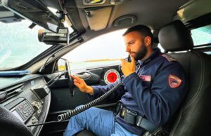 CALTANISSETTA, FUGGE ALL’ALT DELLA POLIZIA: INSEGUIMENTO E ARRESTO DI UN MINORENNE arresto