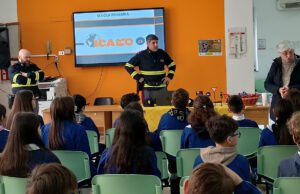 LA POLIZIA STRADALE HA INCONTRATO GLI STUDENTI DI SANTA CATERINA VILLARMOSA Santa Caterina