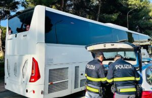 TRATTA GELA-PALERMO, LA POLIZIA STRADALE SANZIONA CONDUCENTE DI PULLMAN Polizia Stradale
