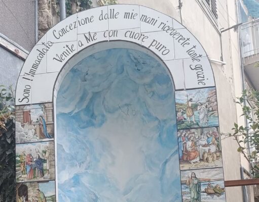 SERRADIFALCO, DANNEGGIATA LA STATUA DELLA MADONNINA: PADRE SALVATORE VA DAI CARABINIERI madonnina