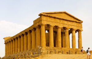 LUNEDÌ AD AGRIGENTO “RESTARE, PARTIRE, TORNARE…”: QUALI PROSPETTIVE PER I GIOVANI? Agrigento