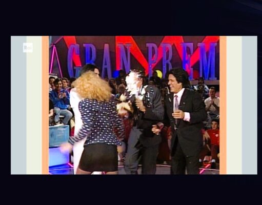 PIPPO BAUDO E MASHA SIRAGO, QUELLA TORTA IN FACCIA SFIDÒ IL CERIMONIALE DELLA TV Masha Sirago