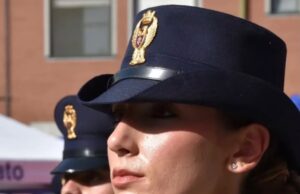 FEDERICA INFANTOLINO TRA LE PRIME DONNE DI SERRADIFALCO CON LA DIVISA DELLA POLIZIA DI STATO Federica Infantolino