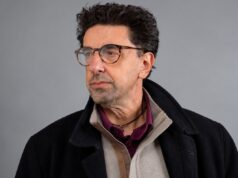 VINCENZO MANGIONE E IL SUO ROMANZO “ERA UNA NOTTE BUIA E FAVOLOSA” Vincenzo Mangione
